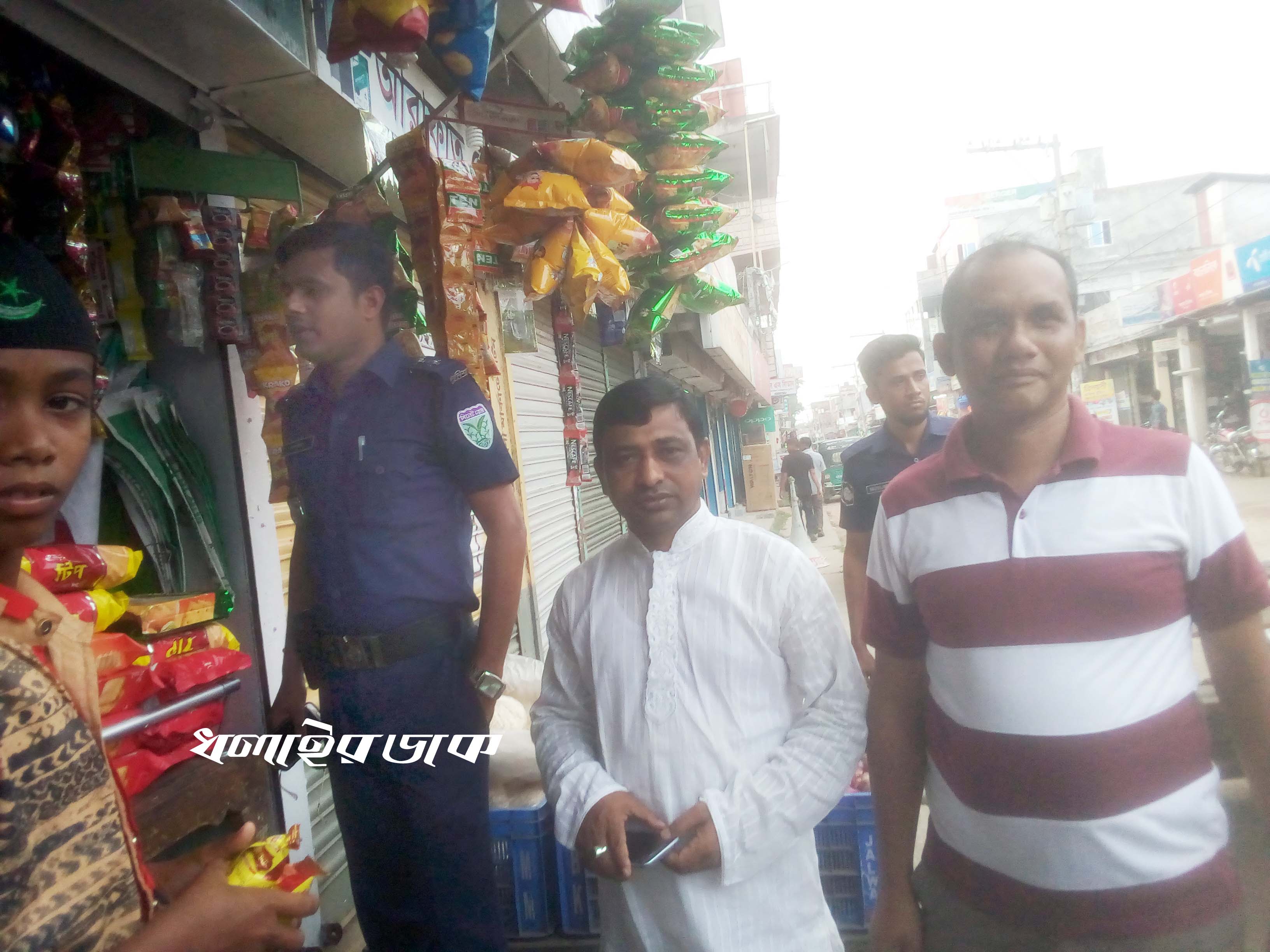 কমলগঞ্জে বাজার মনিটরিং করতে পুলিশ-ব্যবসায়ী নেতৃবৃন্দ