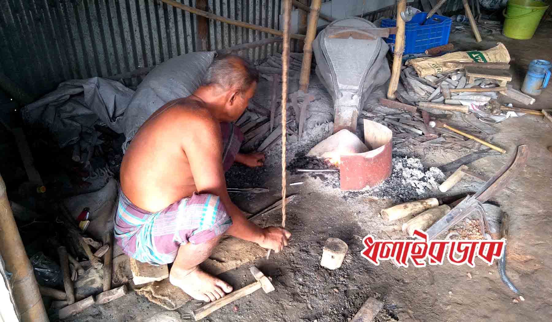কোরবানী ঈদকে সামনে রেখে কমলগঞ্জে ব্যস্ত কামাররা