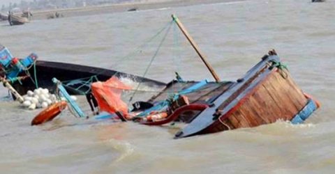 সারিয়াকান্দিতে নৌকা ডুবে ২ নারীর মৃত্যু ৩০ যাত্রী নিখোঁজ