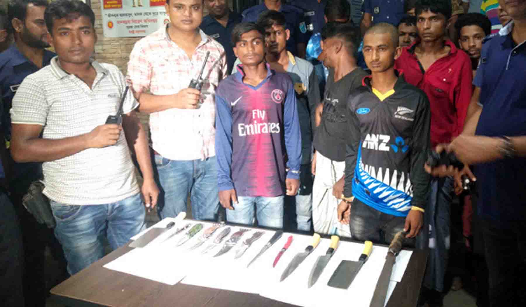 ভৈরবে অস্ত্রসহ ১১ ছিনতাইকারী গ্রেফতার