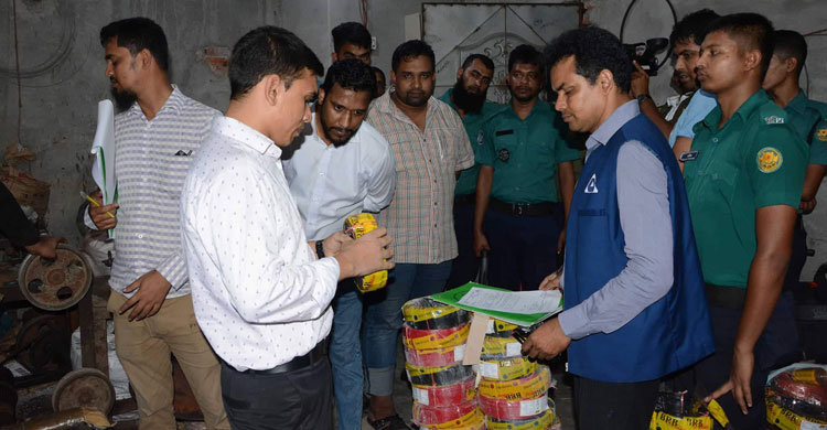 পুরান ঢাকায় ১৫ লাখ টাকার নকল তার জব্দ