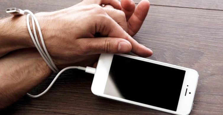 চোখ এবং মনের সুরক্ষায় দূরে রাখুন স্মার্টফোন