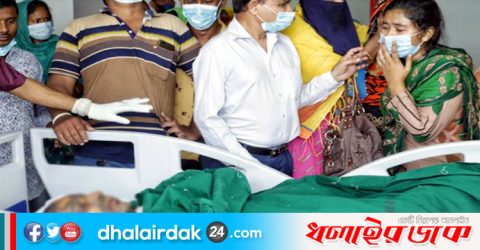 মসজিদে বিস্ফোরণ : মৃত্যুর সঙ্গে পাঞ্জা লড়ছেন আরও ৯ জন