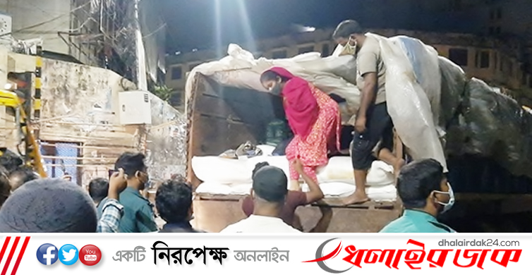 ট্রাকে লবণের বস্তার আড়ালে মিললো ৬ যাত্রী