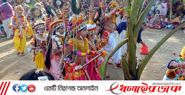 রাখালনৃত্যের মধ্য দিয়ে শুরু হলো মহারাসলীলা