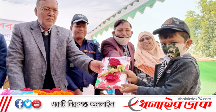 নতুন বছরে কমলগঞ্জে শিক্ষার্থীদের মাঝে বই বিতরণ