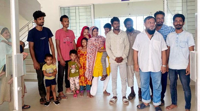 ফলোআপঃ আটক হওয়া ১৫ জনকে কমলগঞ্জ থানায় সোপর্দ করলো বিজিবি