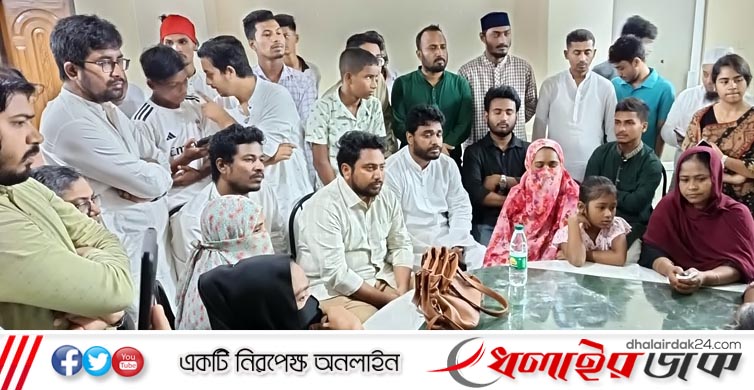 শহীদ পরিবারের সম্মান প্রতিষ্ঠায় সংগ্রাম করছি : নাহিদ ইসলাম