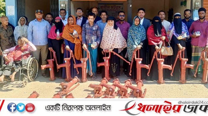 কমলগঞ্জে অসহায় পরিবারের মাঝে টিউবওয়েল বিতরণ