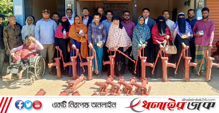কমলগঞ্জে অসহায় পরিবারের মাঝে টিউবওয়েল বিতরণ