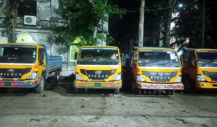 ধলাই নদী থেকে অবৈধ বালু উত্তোলন: একজনের কারাদণ্ড, ৪ ট্রাক জব্দ