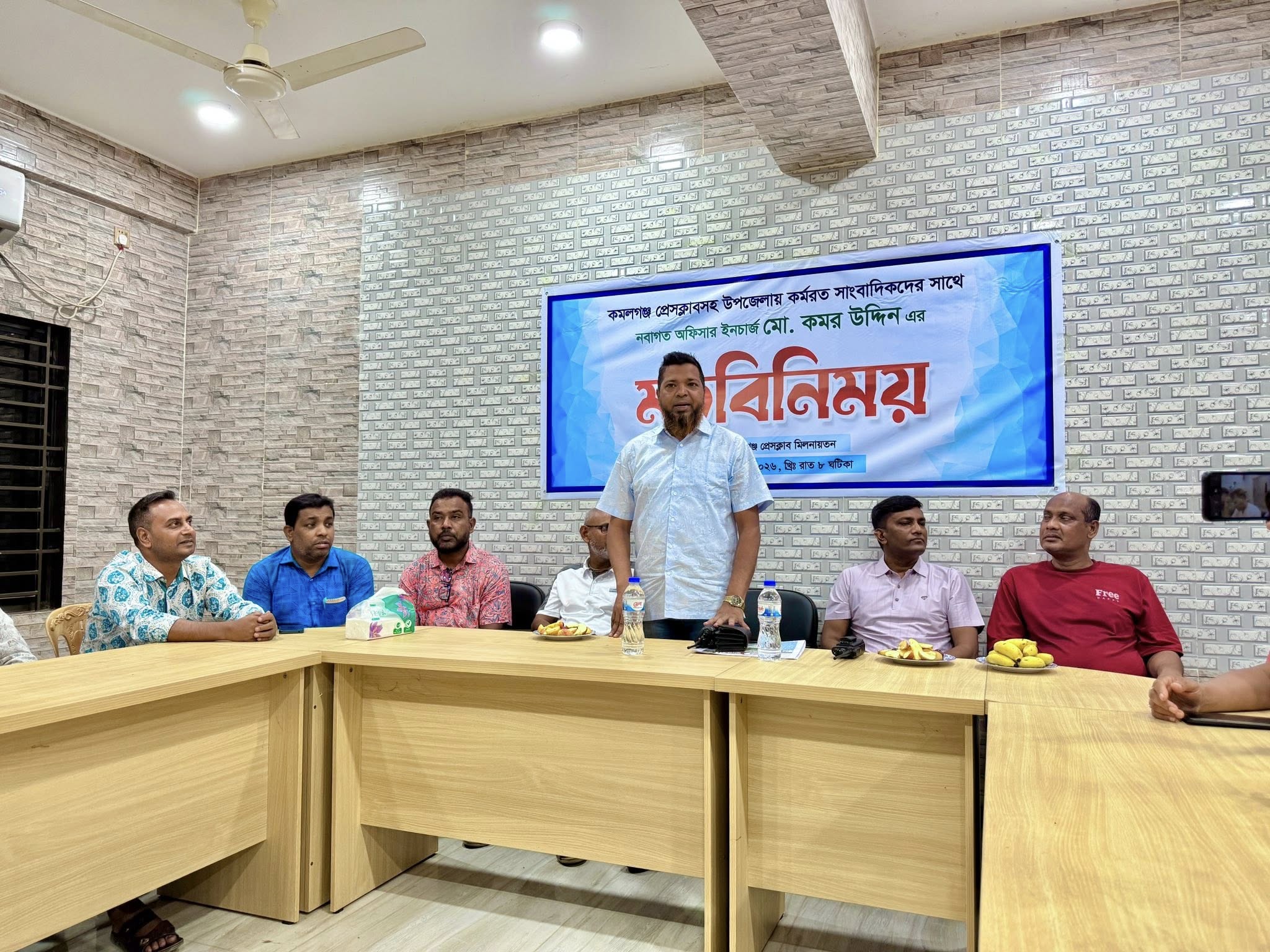 কমলগঞ্জ প্রেসক্লাবে সাংবাদিকদের সাথে নবাগত ওসির মতবিনিময়