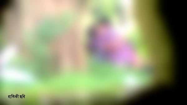 প্রেমিক যুগুলকে আপত্তিকর অবস্থায় দেখতে পেয়ে, নগ্ন করে গ্রাম ঘোরালো স্থানীয়রা
