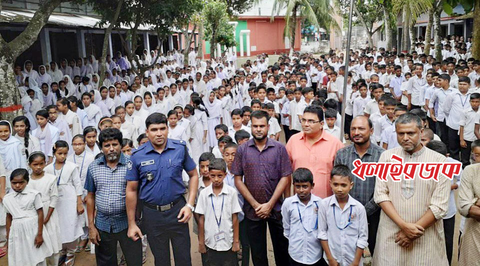 কমলগঞ্জ থানা পুলিশের উদ্যোগে ছেলেধরা গুজবের বিষয়ে স্কুল-কলেজে সচেতনতা সভা