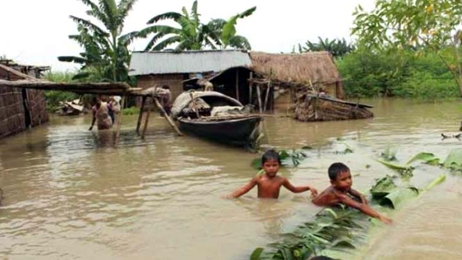 বন্যায় ১৮ পানিতে ডুবে, সাপের কামড়ে ২ জনের মৃত্যু