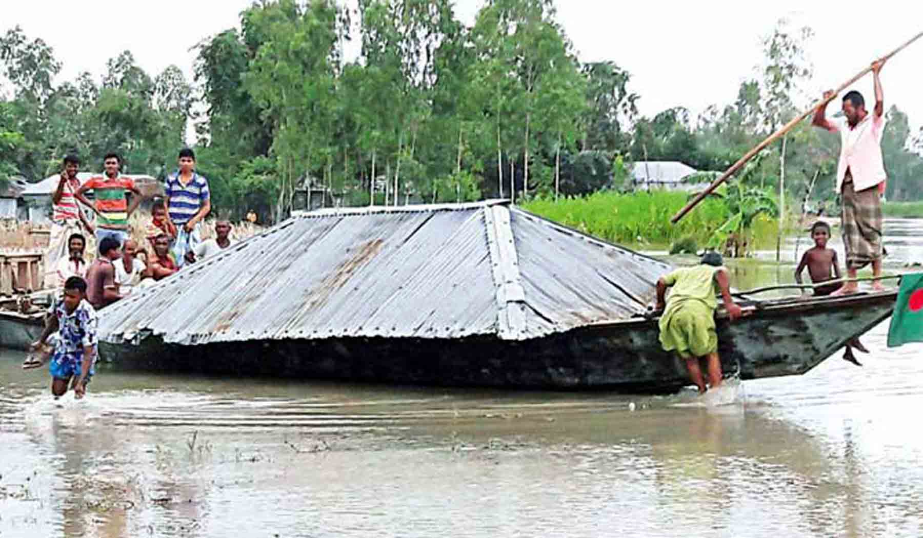 খাবারের হাহাকার, সাড়ে ৯ লাখ বানভাসির দুর্ভোগ এখন চরমে