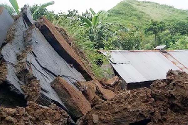 পাহাড় ধসে এক সপ্তাহে নিহত ৮