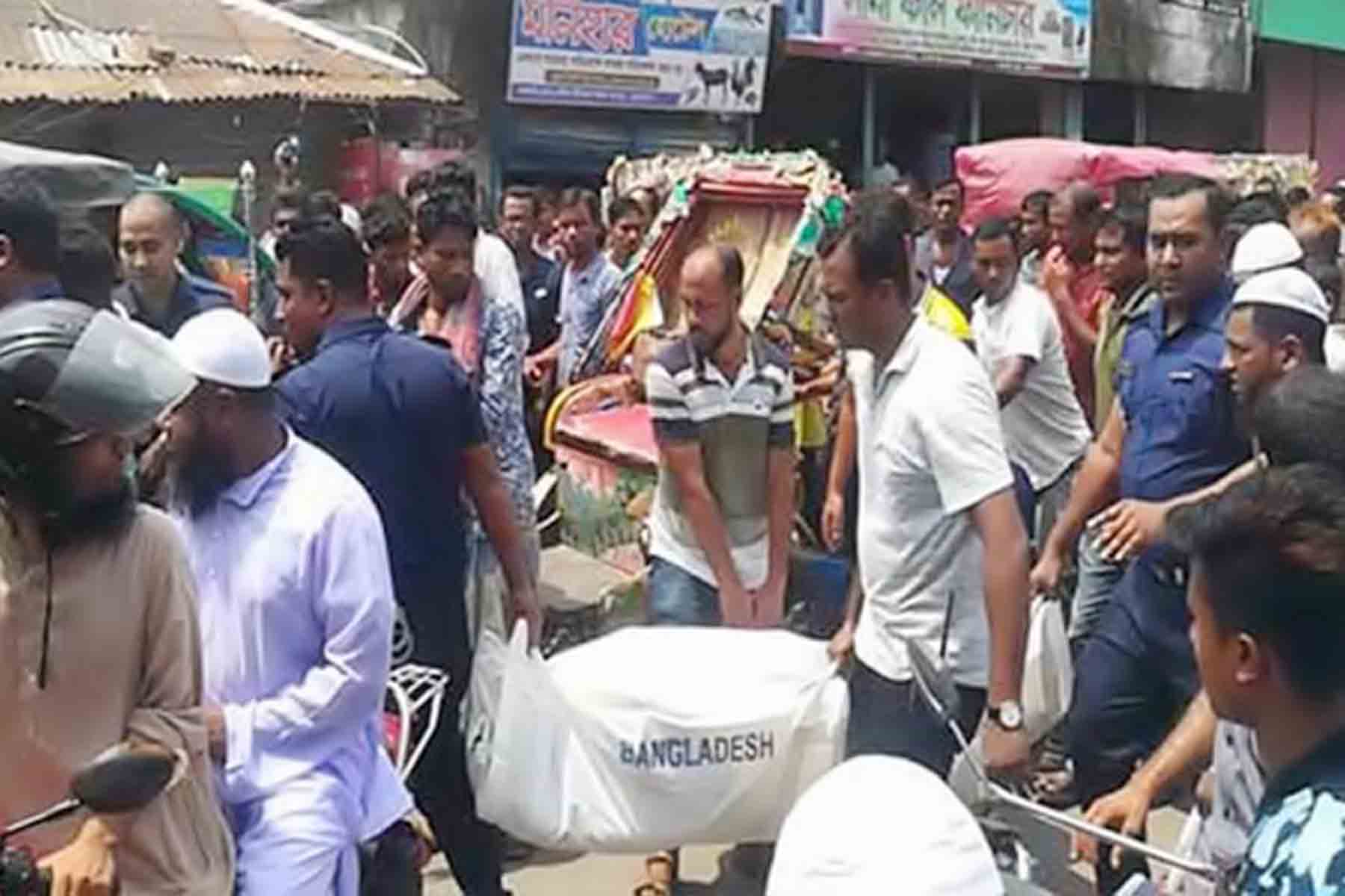 কাটা মাথা ব্যাগে নিয়ে মদপান করতে যায় রবিন