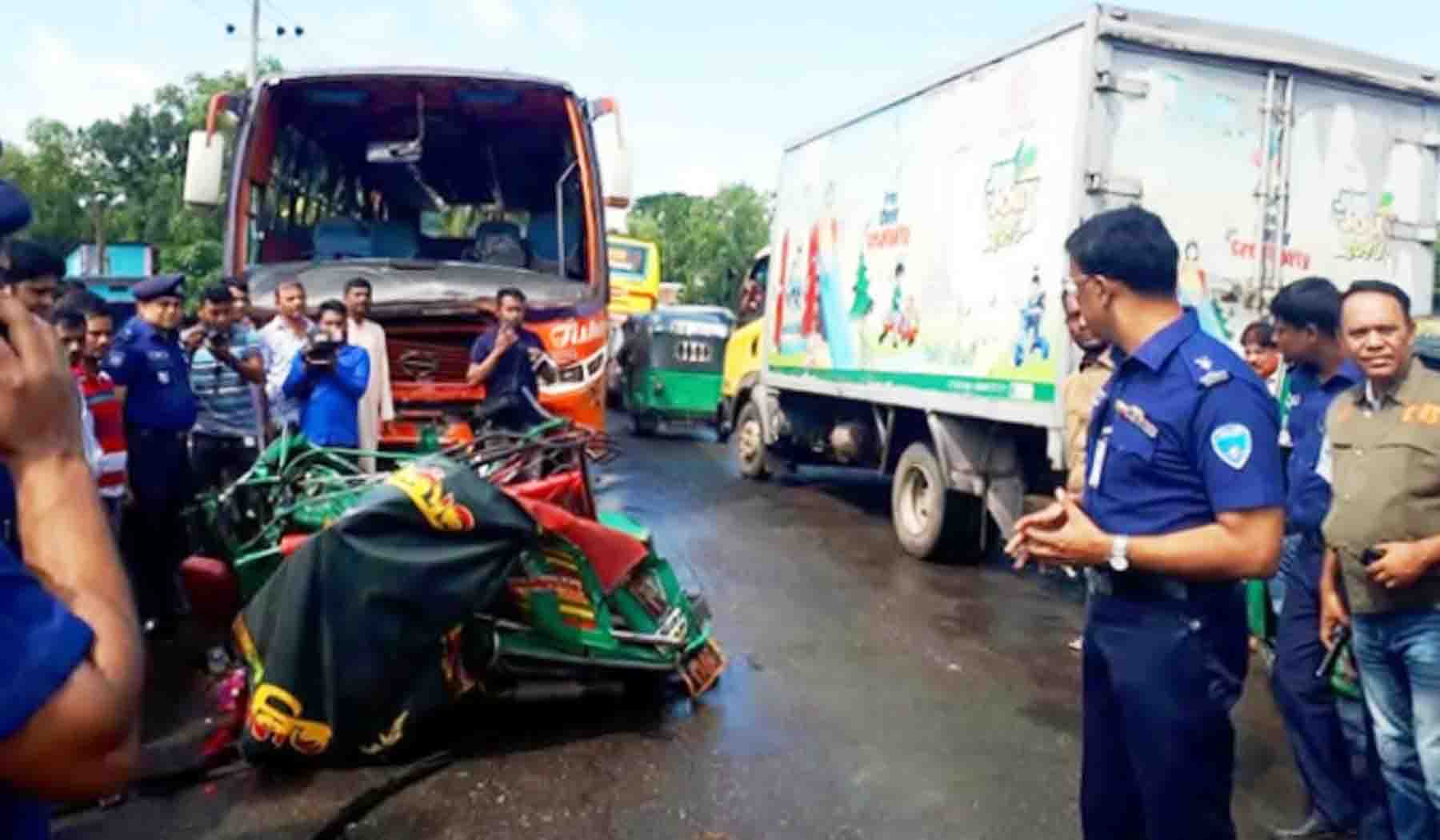 কুমিল্লায় বাসচাপায় একই পরিবারের ছয়জনসহ নিহত ৭