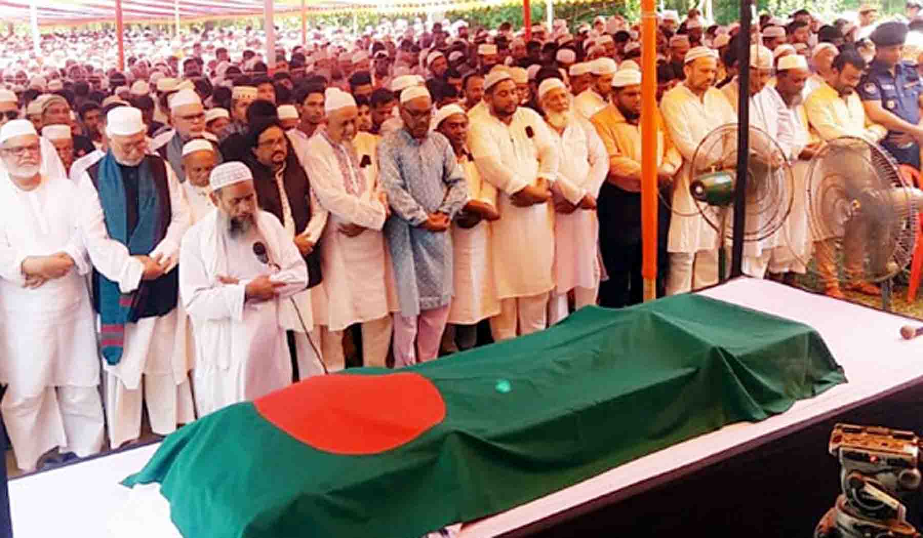 রাষ্ট্রীয় মর্যাদায় সমাহিত হলেন অধ্যাপক মোজাফফর আহমদ