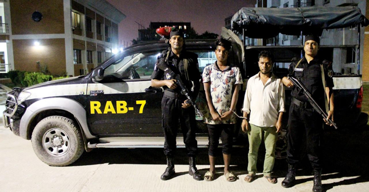 পতেঙ্গায় বিদেশি মদ-বিয়ারসহ আটক ২