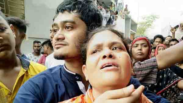 নারায়ণগঞ্জে একই পরিবারের তিনজনকে গলা কেটে হত্যা