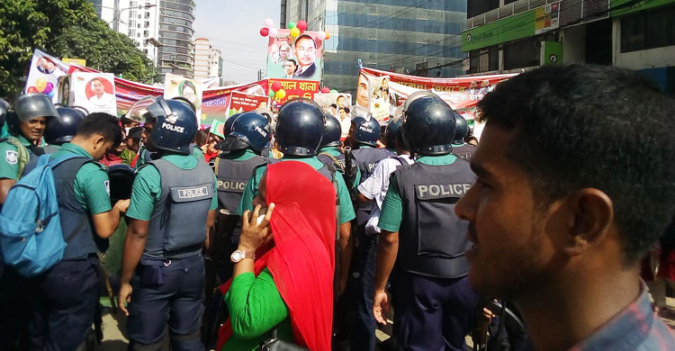 বিএনপির র্যালি উপলক্ষে নয়াপল্টনে নেতাকর্মীদের ঢল