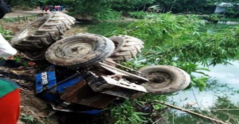 সিলেটে গাছবোঝাই ট্রাক্টর উল্টে চালকসহ দুইজন নিহত