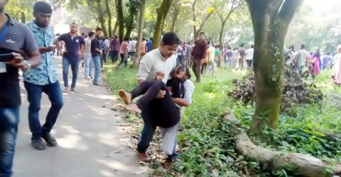 অনির্দিষ্টকালের জন্য বন্ধ জাবি, হল ত্যাগের নির্দেশ