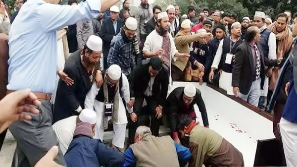 চিরনিদ্রায় শায়িত স্যার ফজলে হাসান আবেদ