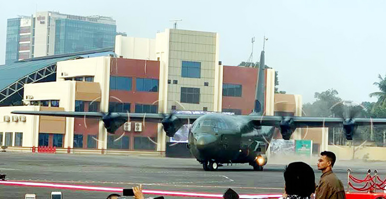 খুললো প্লেনের দরজা, ২১ তোপধ্বনিতে বঙ্গবন্ধুকে সম্মান