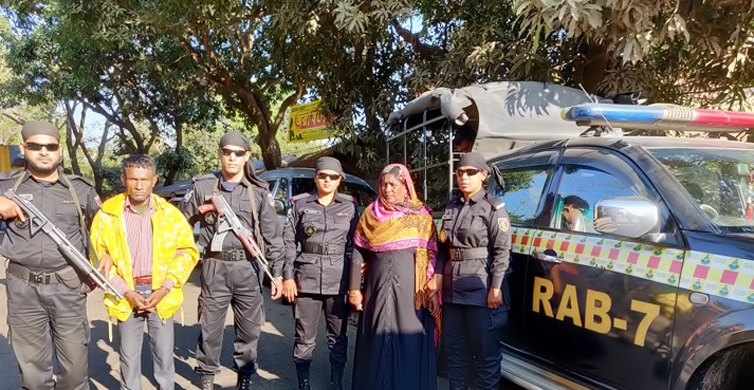 সীতাকুণ্ডে র‌্যাবের অভিযানে মাদকসম্রাজ্ঞী মিনু গ্রেফতার