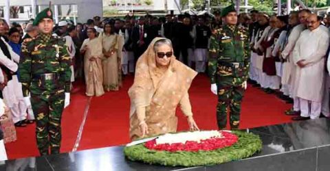 জন্মশতবর্ষে জাতির পিতার প্রতি প্রধানমন্ত্রীর শ্রদ্ধা