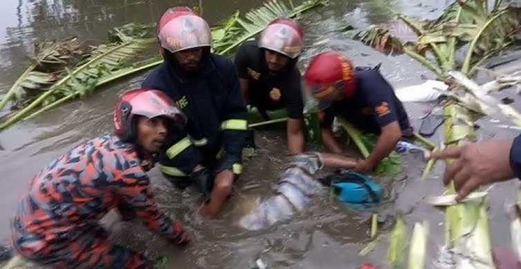 গাইবান্ধায় রডবোঝাই ট্রাক উল্টে ১৩ জন নিহত