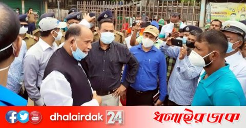 টিকিটবিহীন যাত্রীরা রেল স্টেশনে ঢুকতে পারবেন না