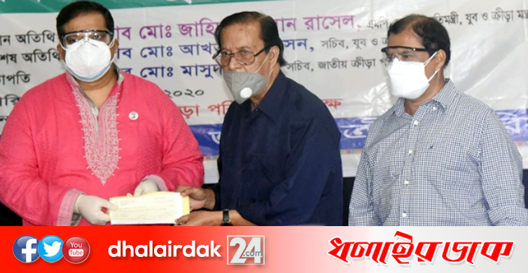 ক্রীড়া ব্যক্তিত্বদের সোয়া ২ কোটি টাকা বিতরণ ক্রীড়া প্রতিমন্ত্রীর