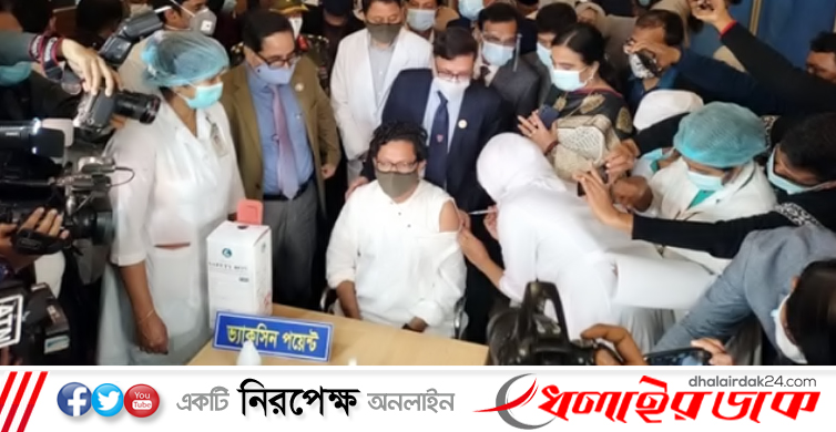 মন্ত্রিসভার প্রথম সদস্য হিসেবে ভ্যাকসিন নিলেন পলক