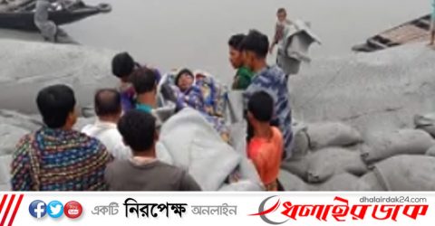 সাতক্ষীরায় ট্রলার ডুবি, ৩ শ্রমিক নিখোঁজ