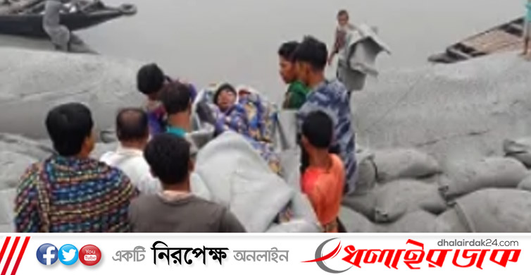 সাতক্ষীরায় ট্রলার ডুবি, ৩ শ্রমিক নিখোঁজ