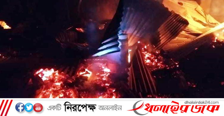 বালুখালী রোহিঙ্গা ক্যাম্পে ফের আগুন, দমকলকর্মীদের ওপর হামলা