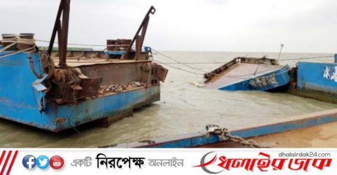 পদ্মায় প্রবল ঢেউয়ে শিমুলিয়া ঘাটের পন্টুন ভেঙে দুই টুকরো