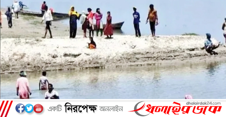 ভারতে টিকা নেয়ার ভয়ে নদীতে ঝাঁপ গ্রামবাসীর