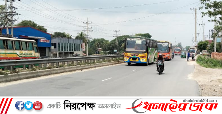 মহাসড়কে দূরপাল্লার বাস, ফেরত পাঠাচ্ছে পুলিশ