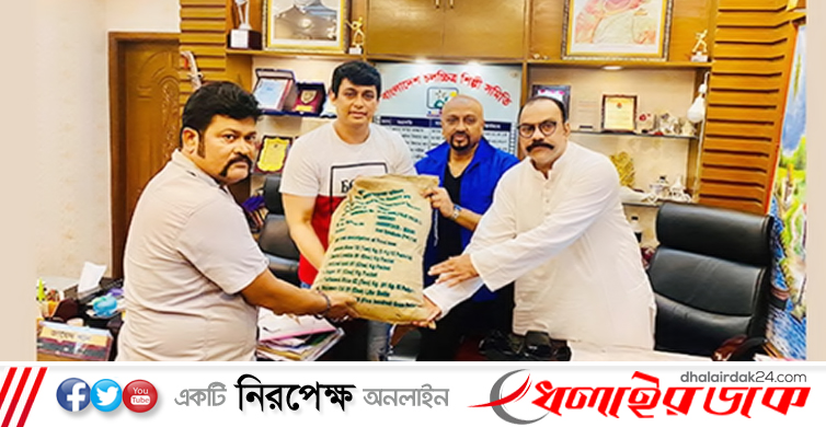 প্রধানমন্ত্রীর উপহার পেলেন চলচ্চিত্রের ৫০০ শিল্পী