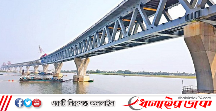 এবার পদ্মা সেতুর স্প্যানে ফেরির ধাক্কা