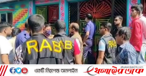 খাটে প্রেমিকের সঙ্গে প্রবাসীর স্ত্রী, মেঝেতে মায়ের লাশ