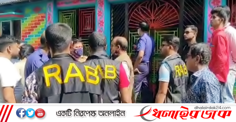 খাটে প্রেমিকের সঙ্গে প্রবাসীর স্ত্রী, মেঝেতে মায়ের লাশ