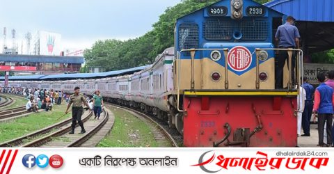 যাত্রীদের চাপ সামলাতে ট্রেনে অতিরিক্ত ২২ বগি