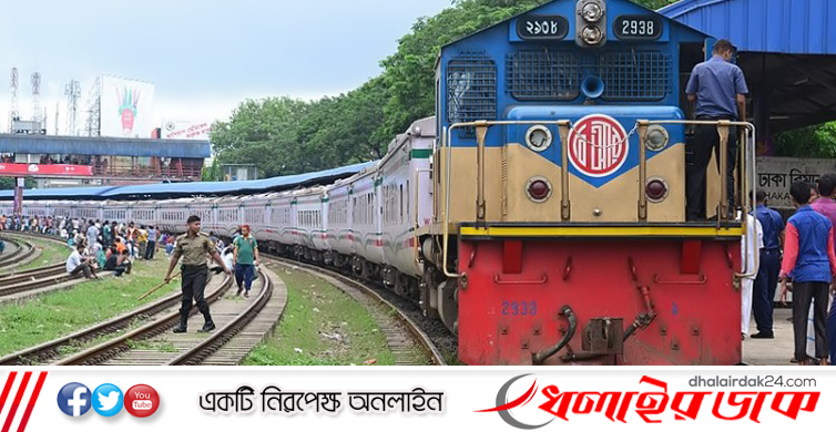 যাত্রীদের চাপ সামলাতে ট্রেনে অতিরিক্ত ২২ বগি