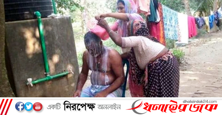 ভোটে জিতে দুধ দিয়ে গোসল করলেন চেয়ারম্যান